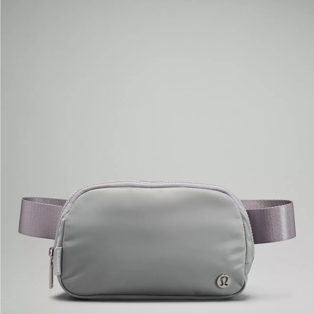 NWT LULULEMON ATHLETICA EVERYWHERE BELT BAG SILVER SILD